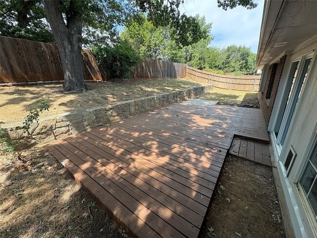 Building Photo - 2710 Vistaview Dr