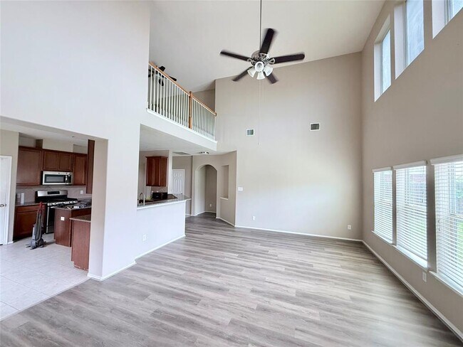 Foto del edificio - 5015 BridgeValley Ct