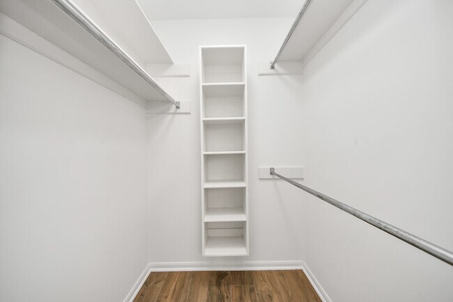 Foto del edificio - 8006 Oakington Dr