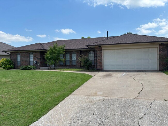 Building Photo - Large Home in NW. OKC, . Putnam City Schools