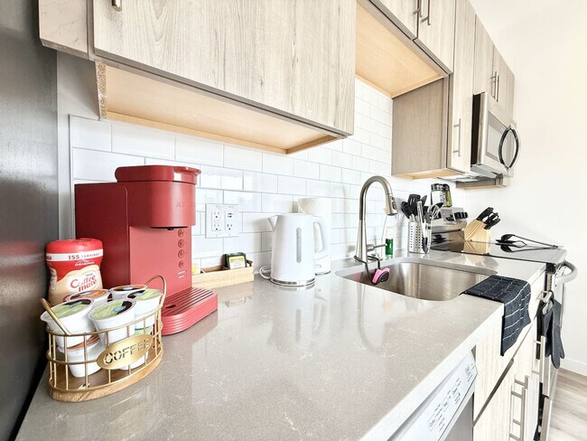 Building Photo - 501 N Perth St