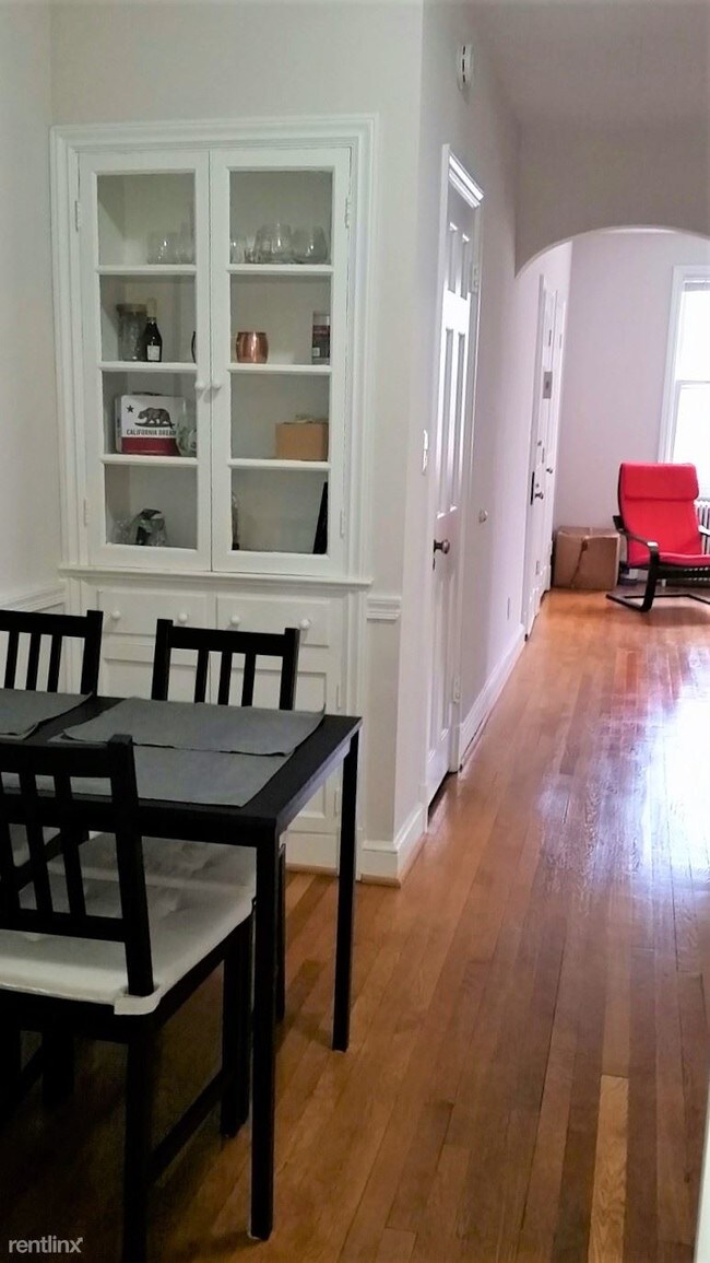 Building Photo - 2 br, 1 bath Apartment - 4030 Calvert St NW