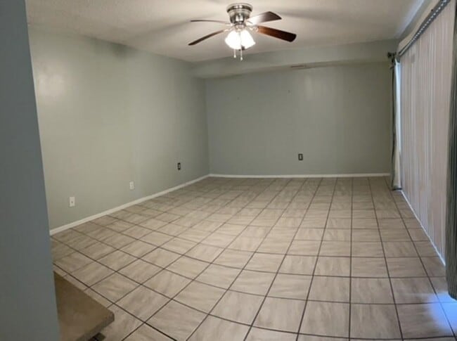 Building Photo - 6050 E Pea Ridge Rd