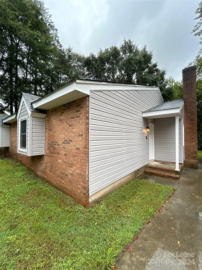 Building Photo - 8613 Crows Nest Ln