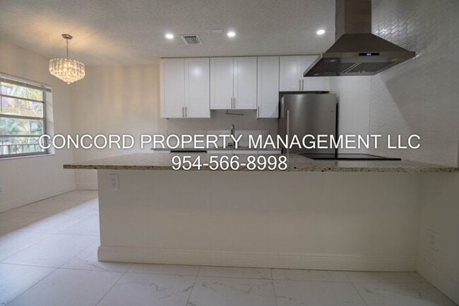 Foto del edificio - Ask About Our Specials! Beautifully Updated 2/1- Pool- Dishwasher- Large Kitchen- Lots of Storage