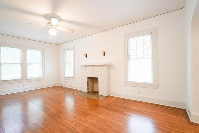 Foto del edificio - 608 Carolyn Ave