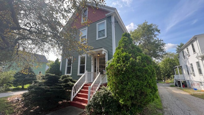 Foto del edificio - Lovely 3 Bedroom New Englander in Wonderfu...