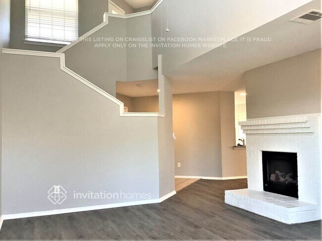 Building Photo - 717 Duke Dr