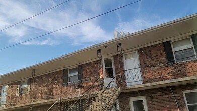 Building Photo - 713 Mill St