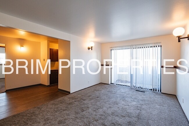 Foto del edificio - 290 100 E