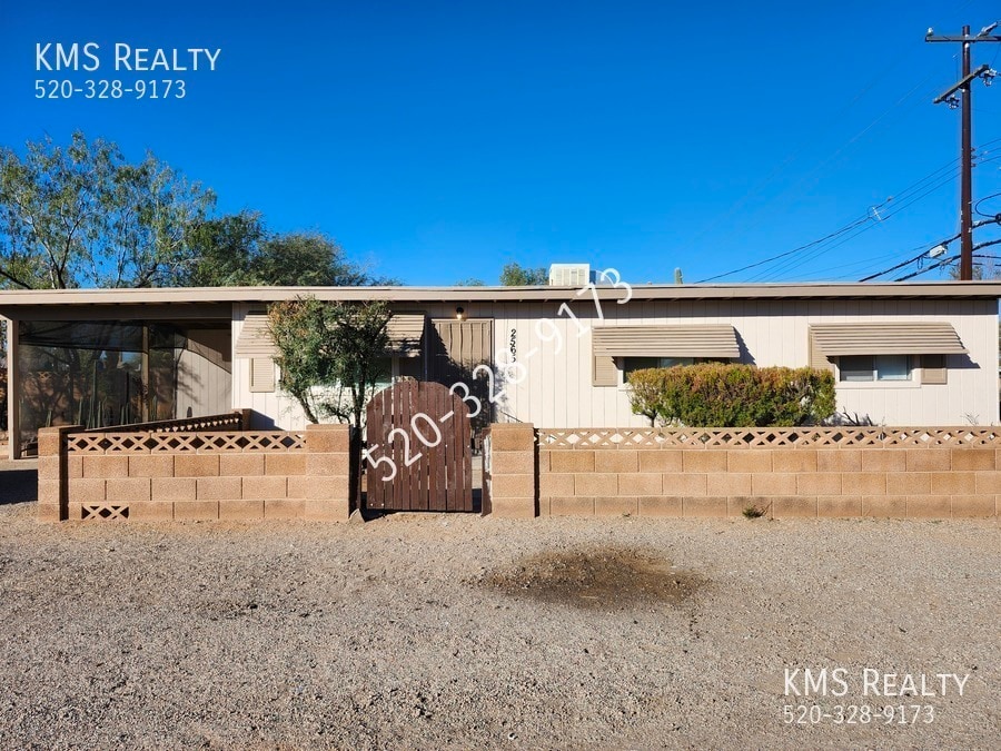 Foto principal - 2565 N Fair Oaks Ave