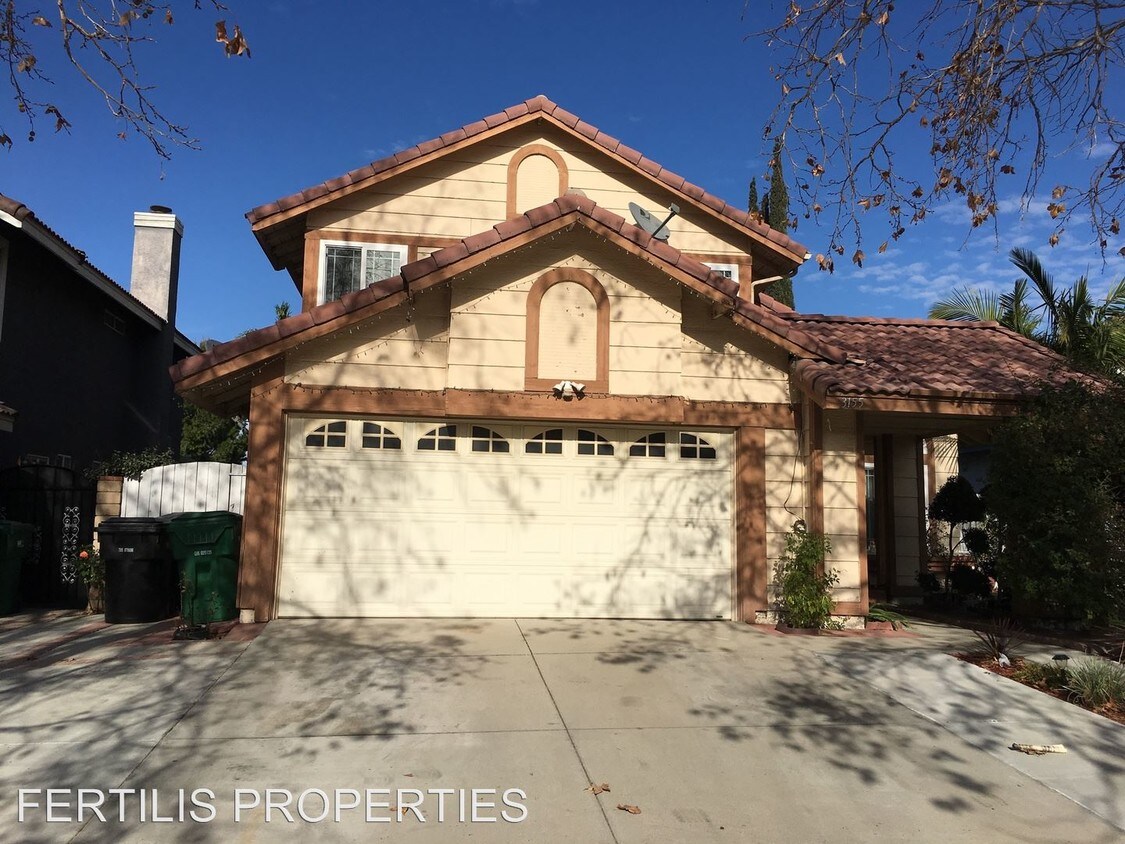 Building Photo - 3155 Dogwood Dr