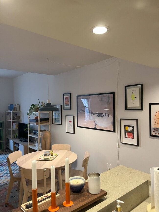 Building Photo - Welcome to Urban Elegance in the Heart of ...