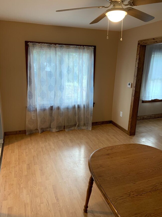 Foto del edificio - 2 Bedrooms  & 1 Bathroom - West side of Ba...