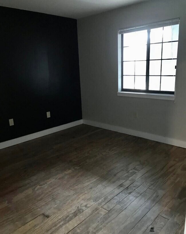 Building Photo - 545 Riverine Dr