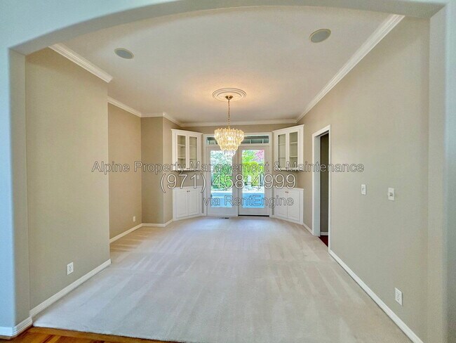 Building Photo - 820 NW Pebble Beach Way