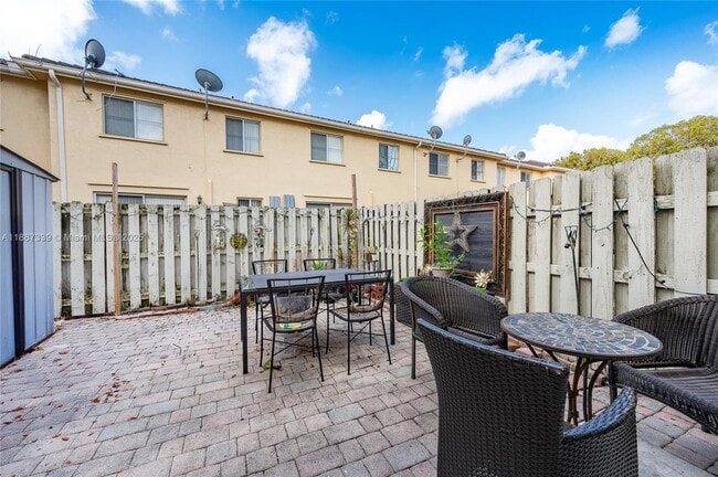 Foto del edificio - 6940 NW 177th St
