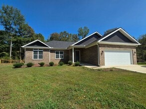 Building Photo - 32 Sarjon Cir