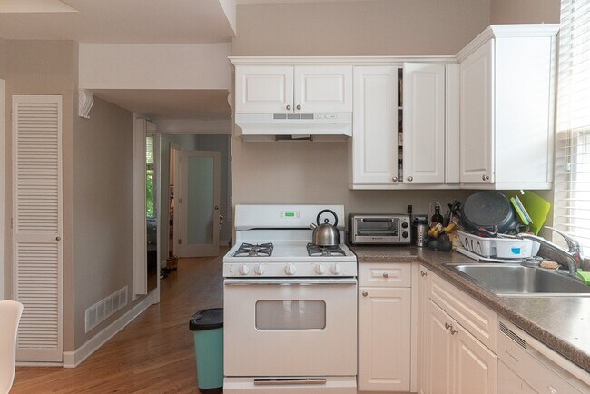 Foto del edificio - 3144 N Oakley Ave