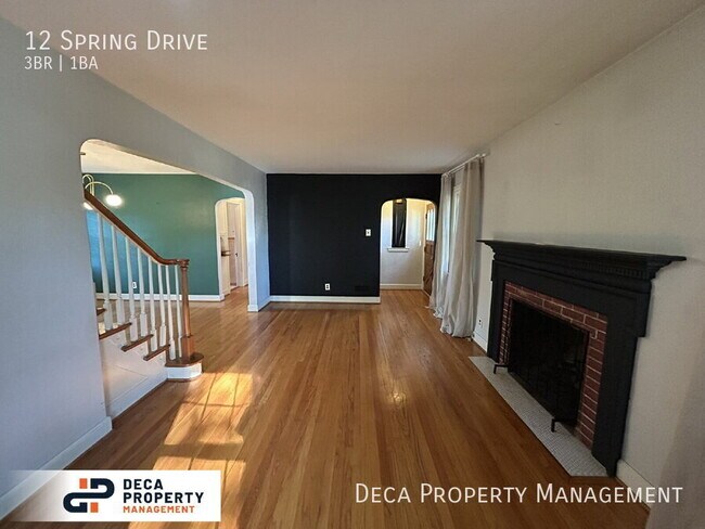 Foto del edificio - 12 Spring Dr