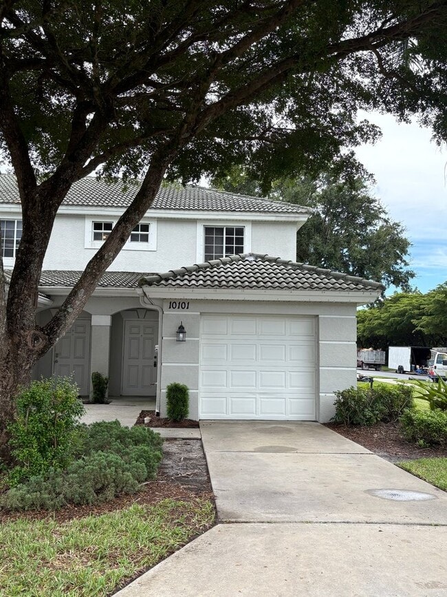 Building Photo - 10101 Poppy Hill Dr