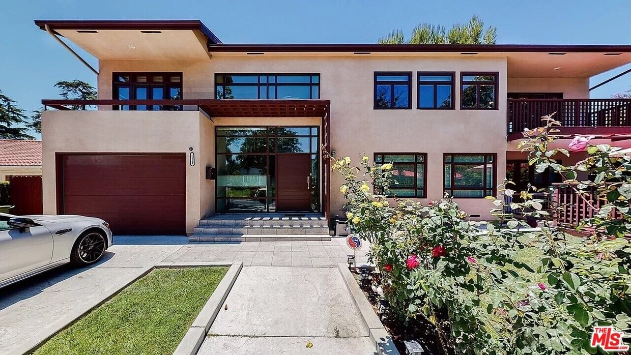 Primary Photo - 1121 S Wilton Pl