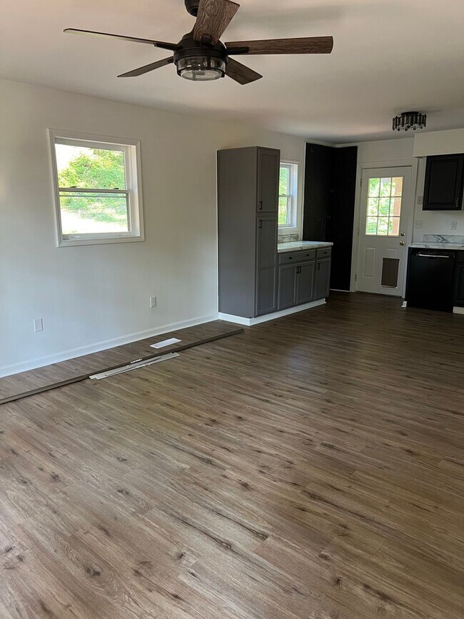 Foto del edificio - 3 bed / 2 bath in South Asheville