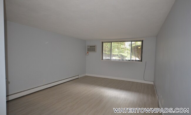 Foto del edificio - 16 Whites Ave