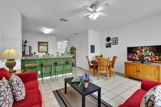 Building Photo - 2319 Silver Palm Dr