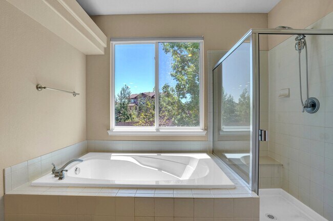Building Photo - 10261 Meadow Mist Ct