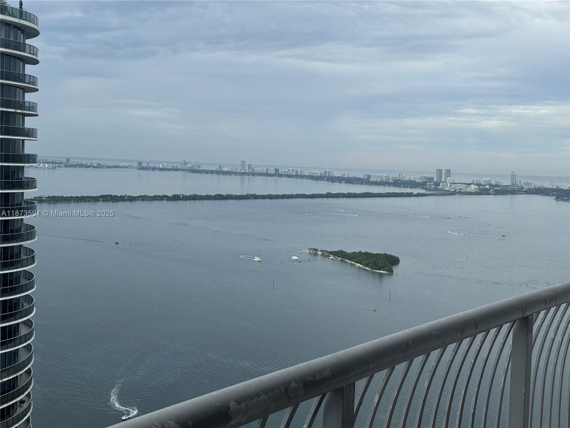 Primary Photo - 1750 N Bayshore Dr