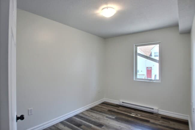 Building Photo - 132 Alma St
