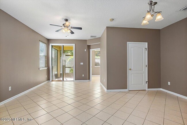 Foto del edificio - 6186 Bartram Village Dr