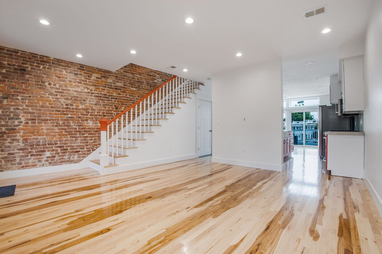 Foto principal - 1220 Kennedy St NW