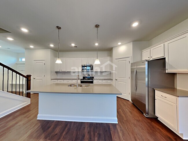 Foto del edificio - 7027 Garrett Ct