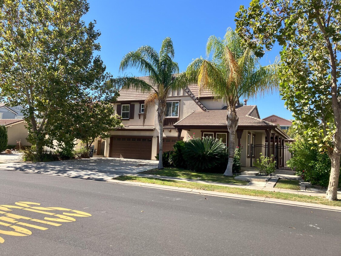 Foto principal - 807 Traditions St
