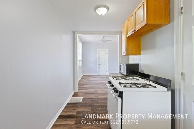 Foto del edificio - 320 W 16th St