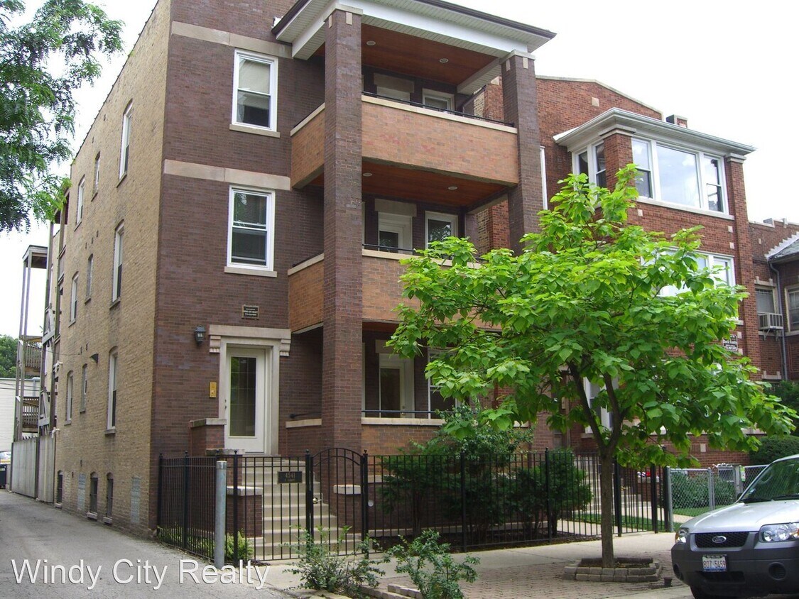 Primary Photo - 4539 N Albany Ave