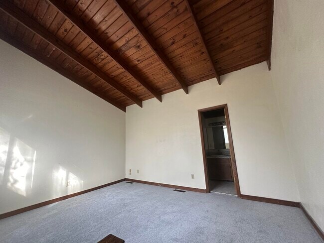 Foto del edificio - 312 Wood Grove Ct