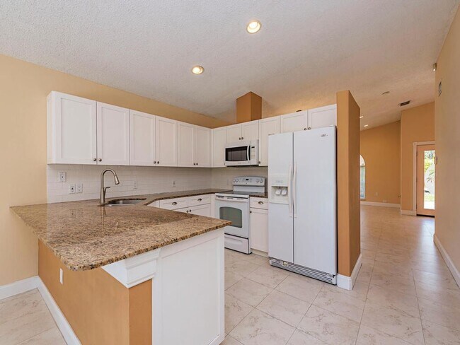 Foto del edificio - GOLDEN GATE ESTATES-3 BED 2 BATH SINGLE FA...
