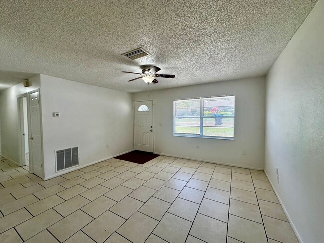 Foto del edificio - Charming 3-Bedroom Home in Apopka!