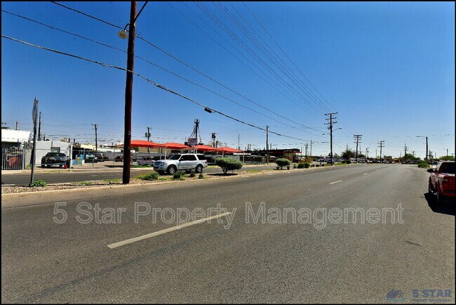 Foto del edificio - 6806 Alameda Ave