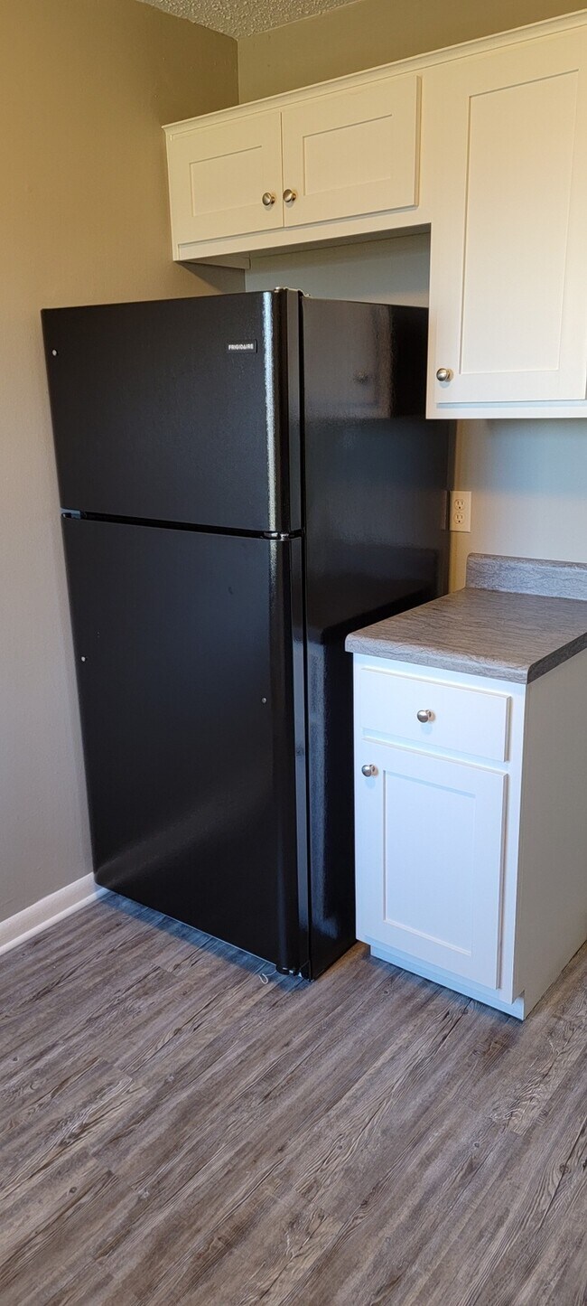 Building Photo - 2 Bd, 1 BA, Duplex