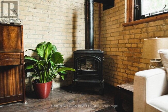 Building Photo - 371 Wallace Ave