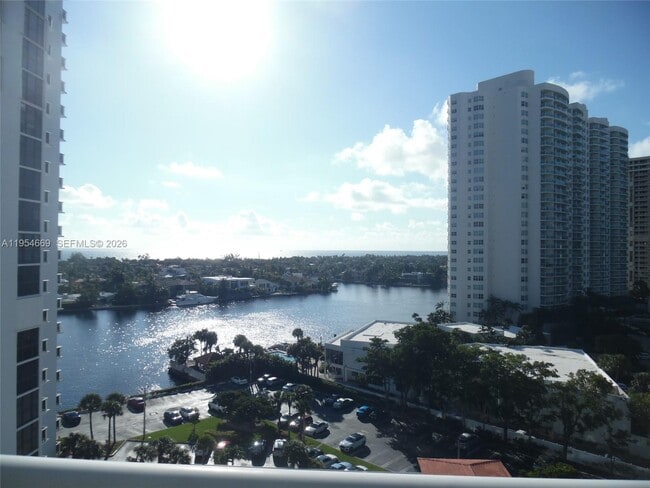 Foto del edificio - 20505 E Country Club Dr