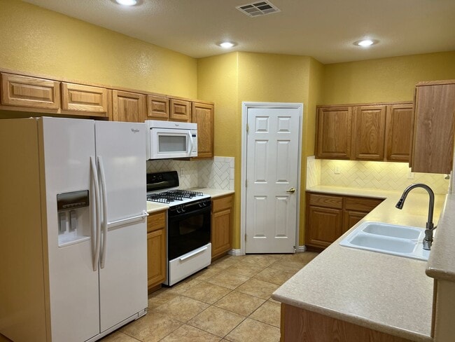 Building Photo - Coming Soon!!! 8-1-25 Great former model h...