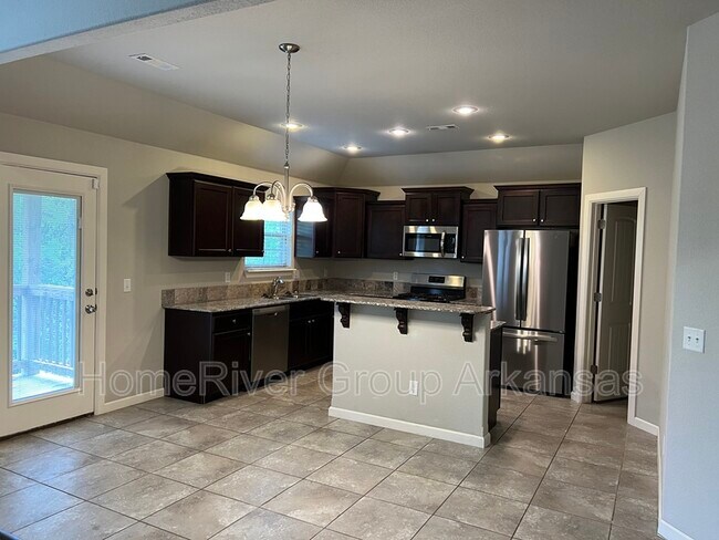 Building Photo - 2160 Hunter Dr