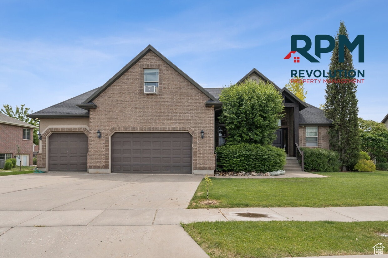 Primary Photo - "Spacious 6-Bed Gem with Granite Touches &...