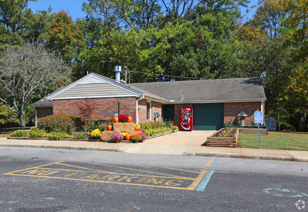 Foto del edificio - Elmwood Apartments