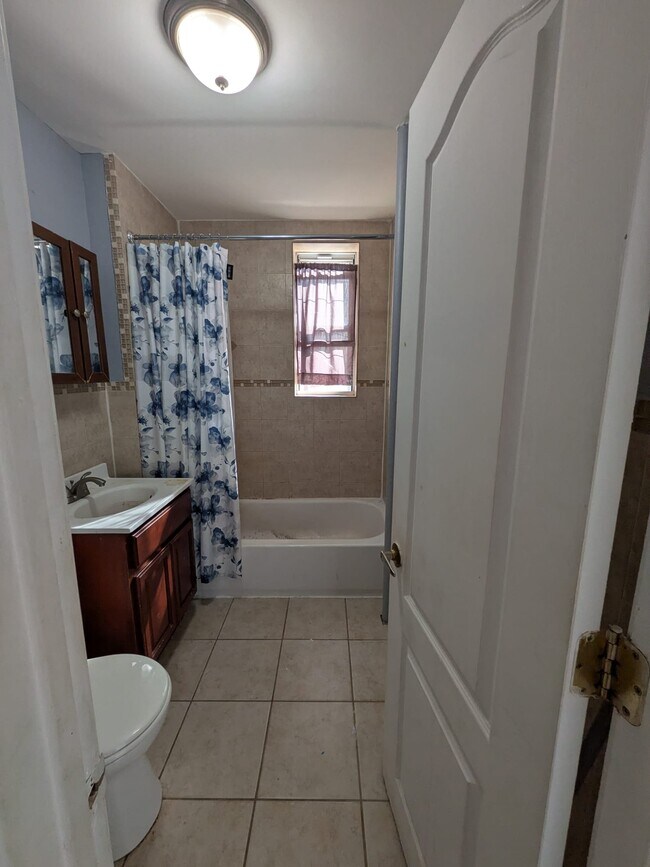 Building Photo - 729 Avenue A